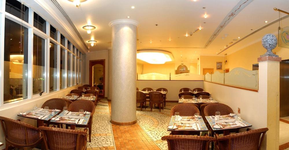 Grand Continental Hotel Абу Даби Екстериор снимка