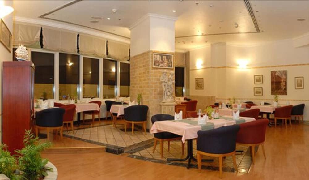 Grand Continental Hotel Абу Даби Екстериор снимка
