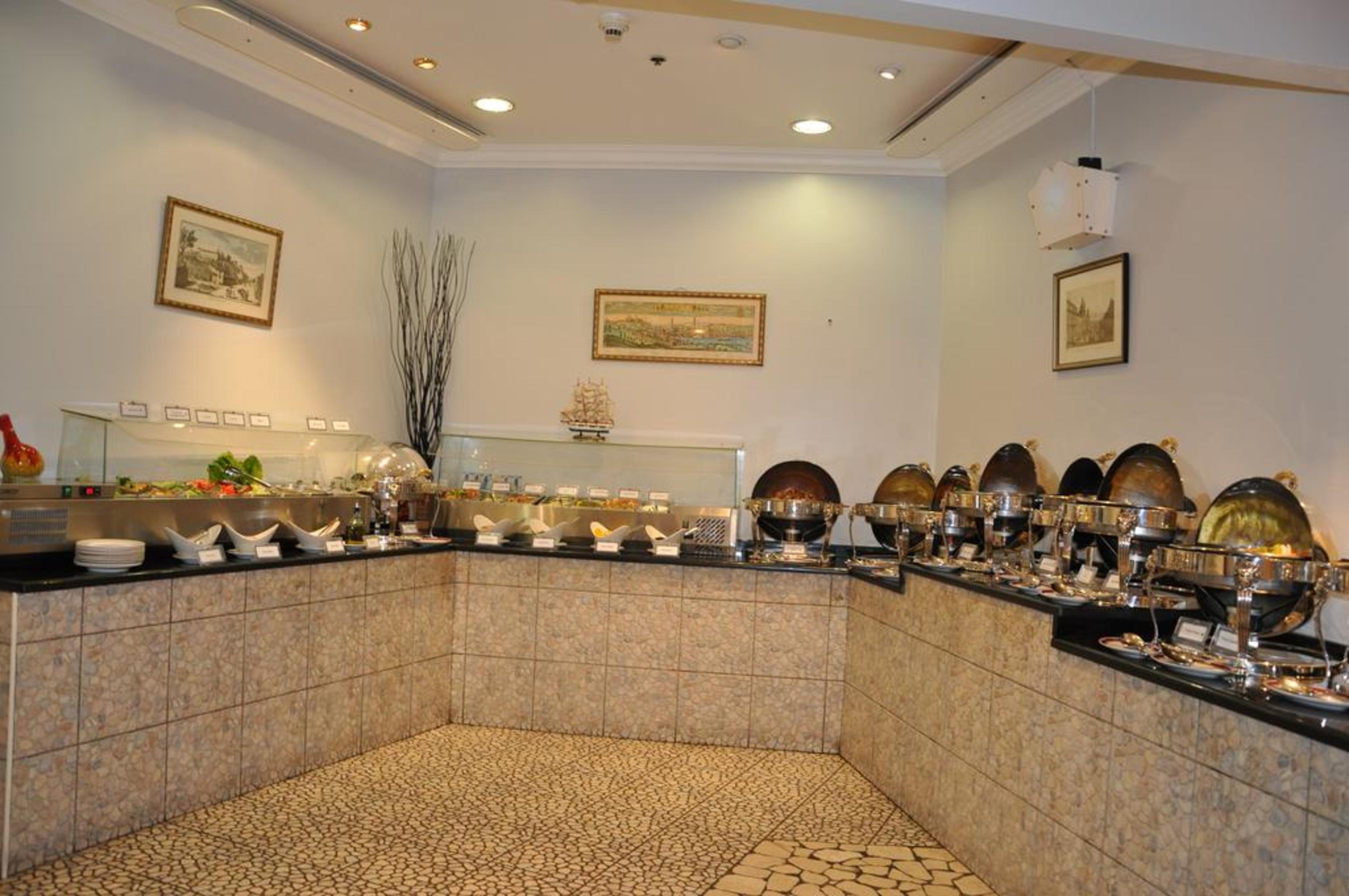 Grand Continental Hotel Абу Даби Екстериор снимка