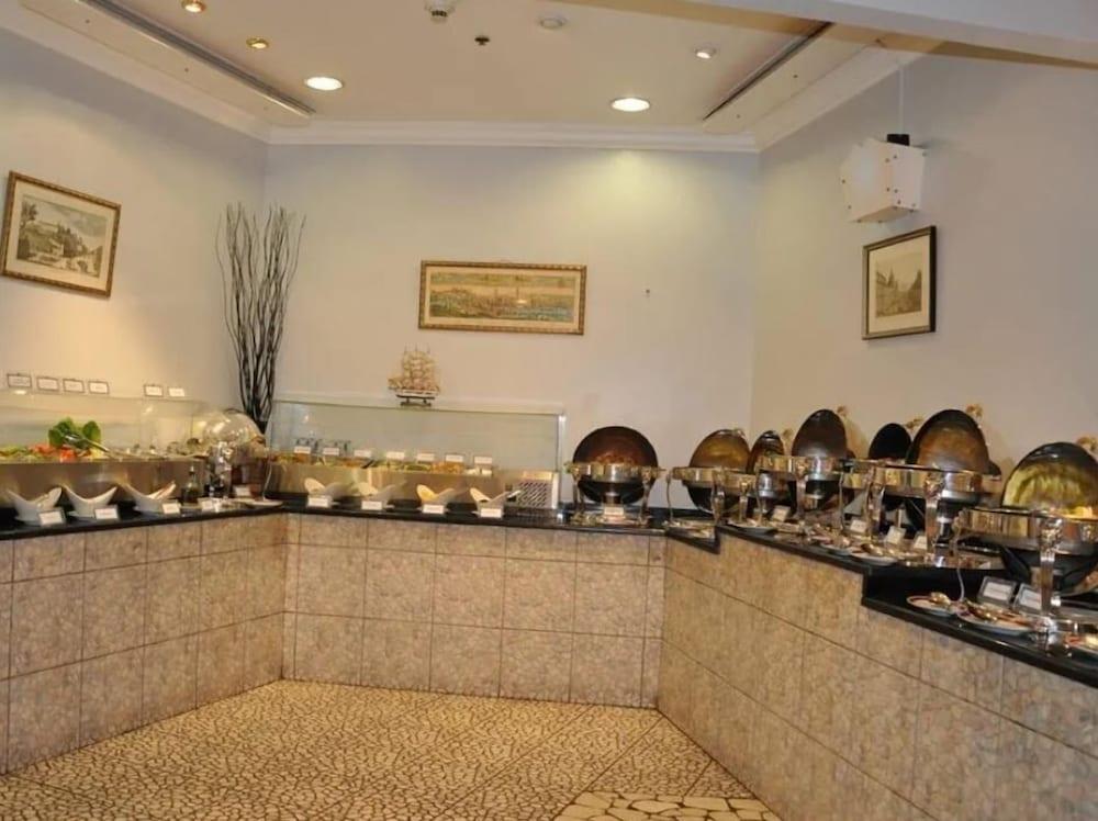 Grand Continental Hotel Абу Даби Екстериор снимка