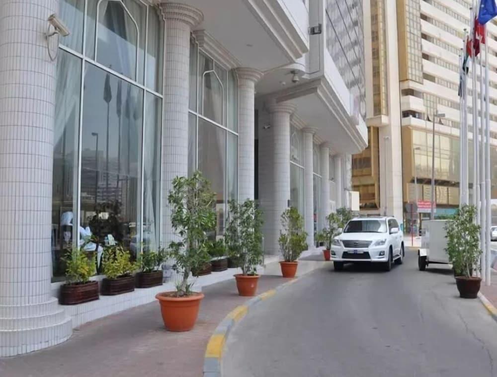 Grand Continental Hotel Абу Даби Екстериор снимка