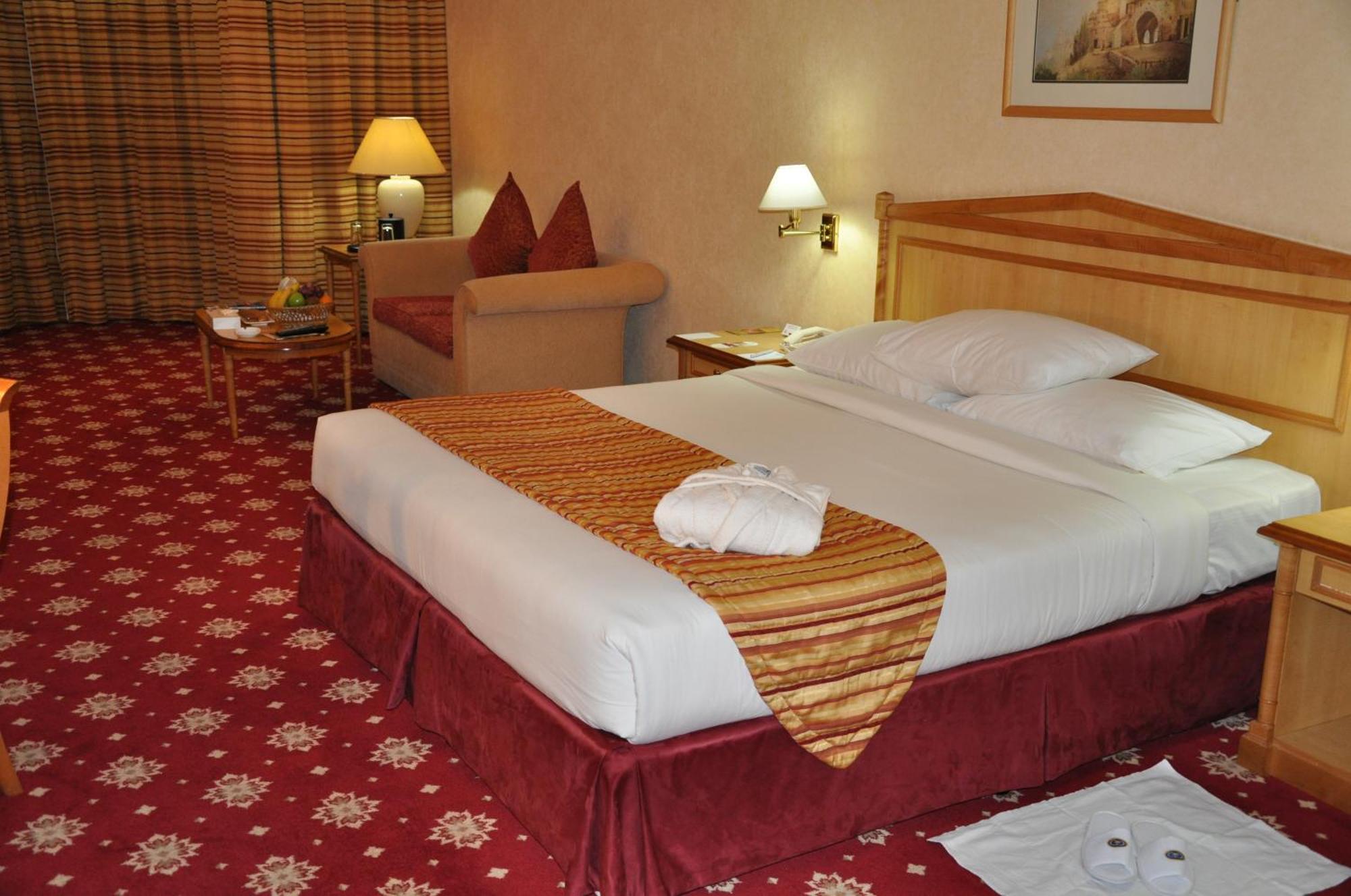 Grand Continental Hotel Абу Даби Екстериор снимка